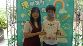 2025.5.27 自治市幹部當選證書、閱讀獎章、語文競賽、口腔保健繪畫比賽:P1050675