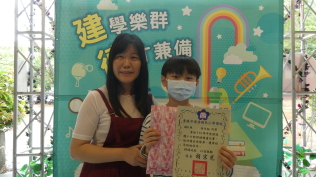 2025.5.27 自治市幹部當選證書、閱讀獎章、語文競賽、口腔保健繪畫比賽:P1050746